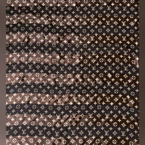 Auth Louis Vuitton Monogram Brown/Biege Silk Scarf - Picture 5 of 7